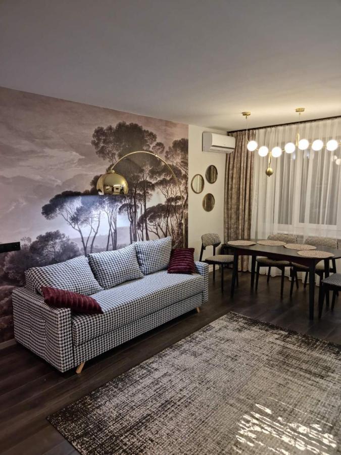 Leogrand Apartments On Svobody Avenue إلفيف المظهر الخارجي الصورة